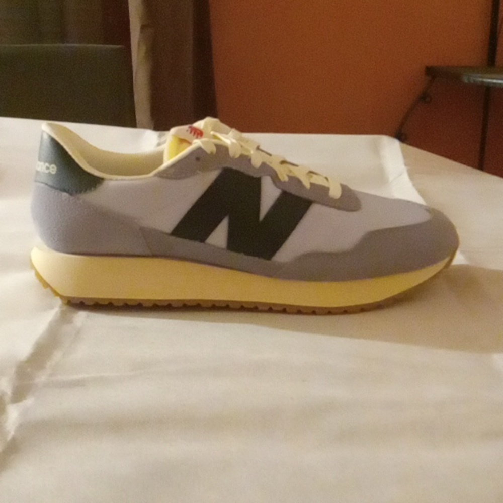 New Balance 237